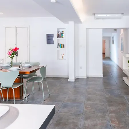 Unique & Spacious 2br In Center By Arcobnb Lejlighed