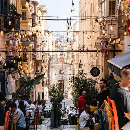 Unique&spacious 2br In Center By Arco Collection