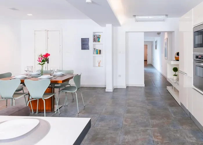 Unique&spacious 2br In Center By Arco Collection 公寓